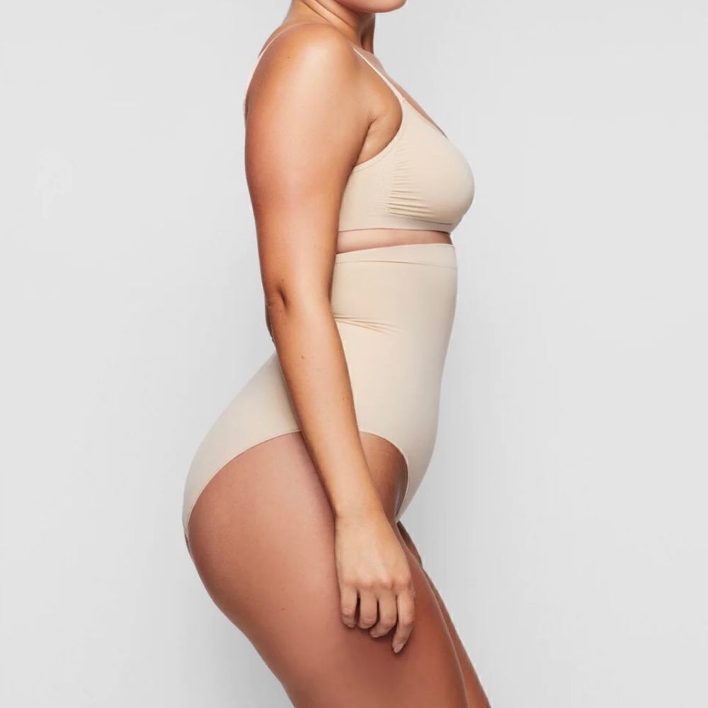 BNWOT SKIMS EVERYDAY SCULPTING HIGH-WAISTED BRIEF SIZE SMALL - Picture 3 of 8